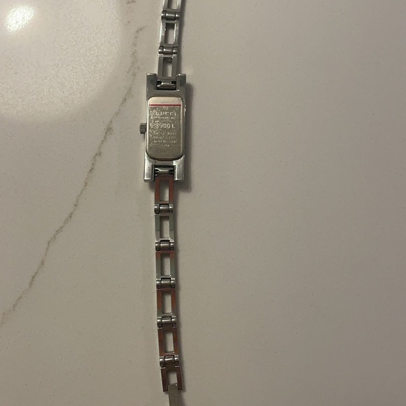*SOLD* 3900L Vintage Gucci Watch - Picture 7 of 8